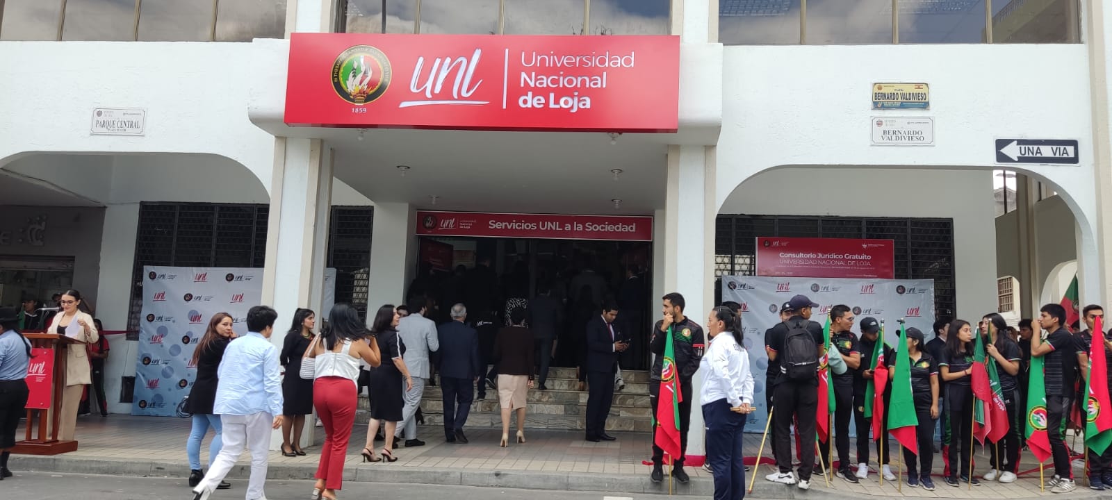 UNL hace presencia en el centro de Loja con una oficina de servicios de gratuitos